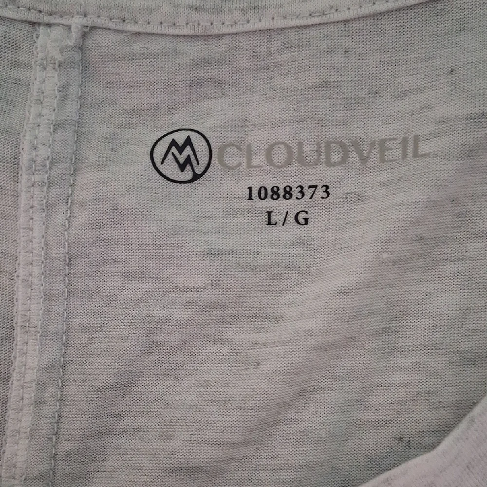 Cloudveil Light Gray Short Sleeve Tee with Feather Design 4346 - Picture 4 of 9